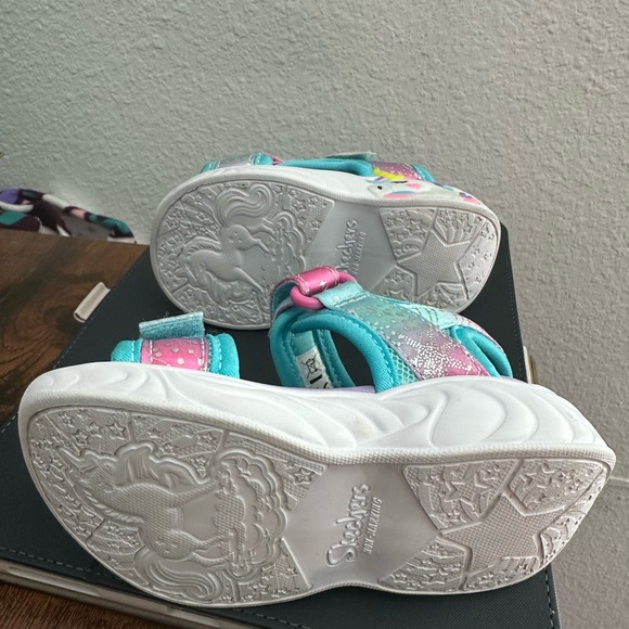 Skechers Unicorn Dreams Light Up Sandals - US 6 - Picture 3 of 5
